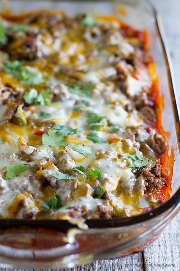 Taco Casserole - always on the lookout for easy weeknight dinners? This taco casserole fits the bill!