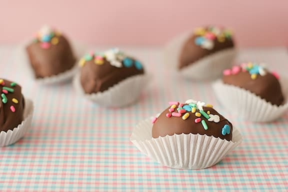 Easter Egg Marshmallow Truffles | www.tasteandtellblog.com Easter Egg Marshmallow Truffles | www.tasteandtellblog.com