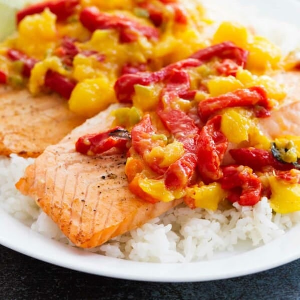 Salmon with Mango and Roasted Red Pepper