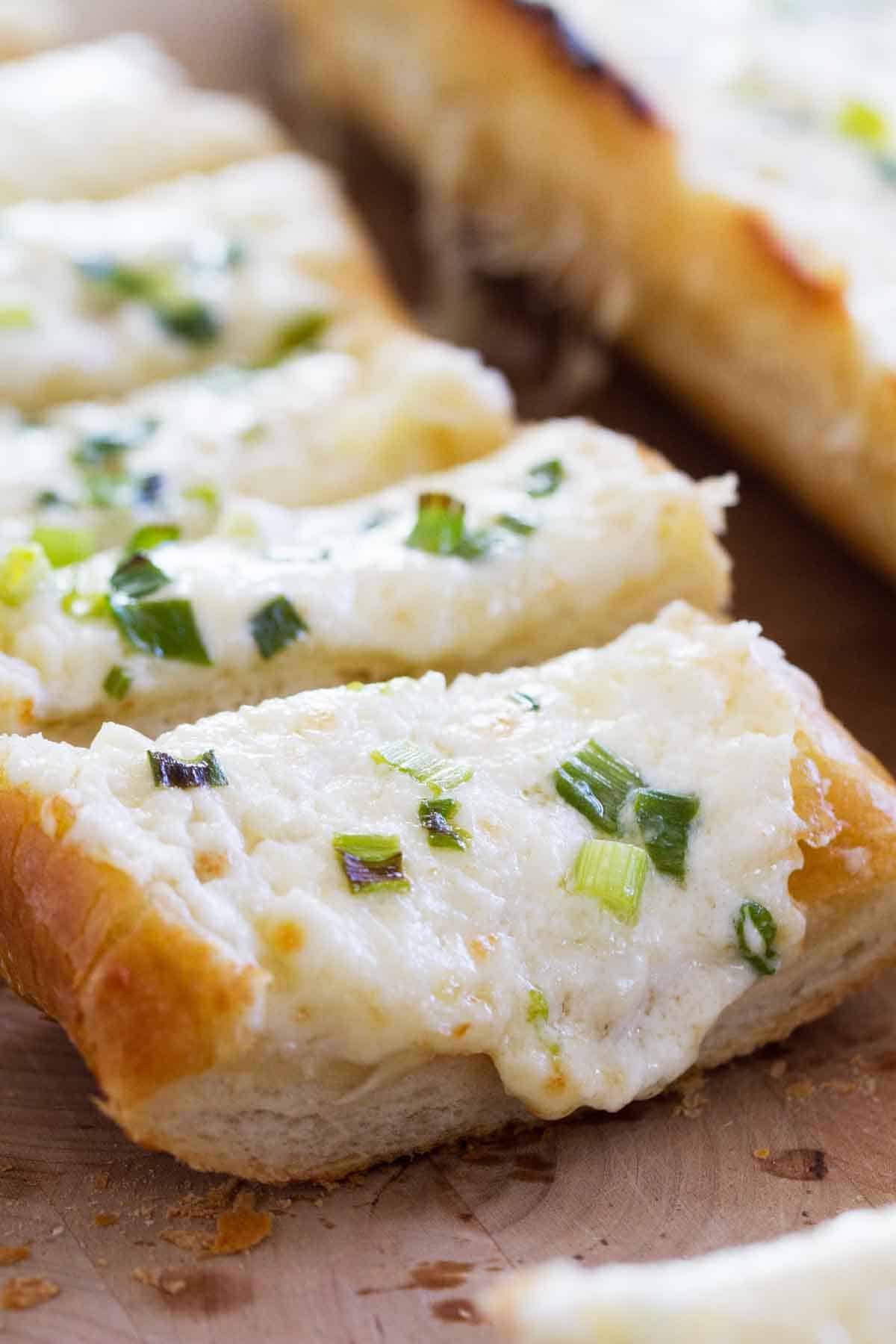 Cheesy Garlic Bread Black Angus Copycat Taste And Tell