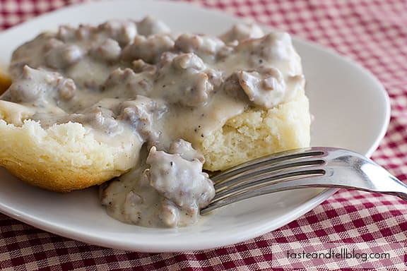 Biscuits-and-Sausage-Gravy-recipe-taste-