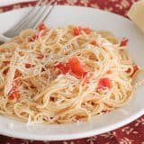 This Garlic Spaghetti is a super easy and budget friendly dinner idea.