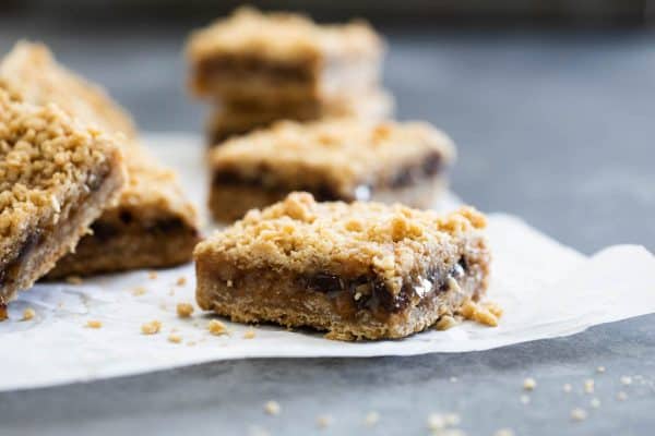 Easy Carmelitas with chocolate and oats.
