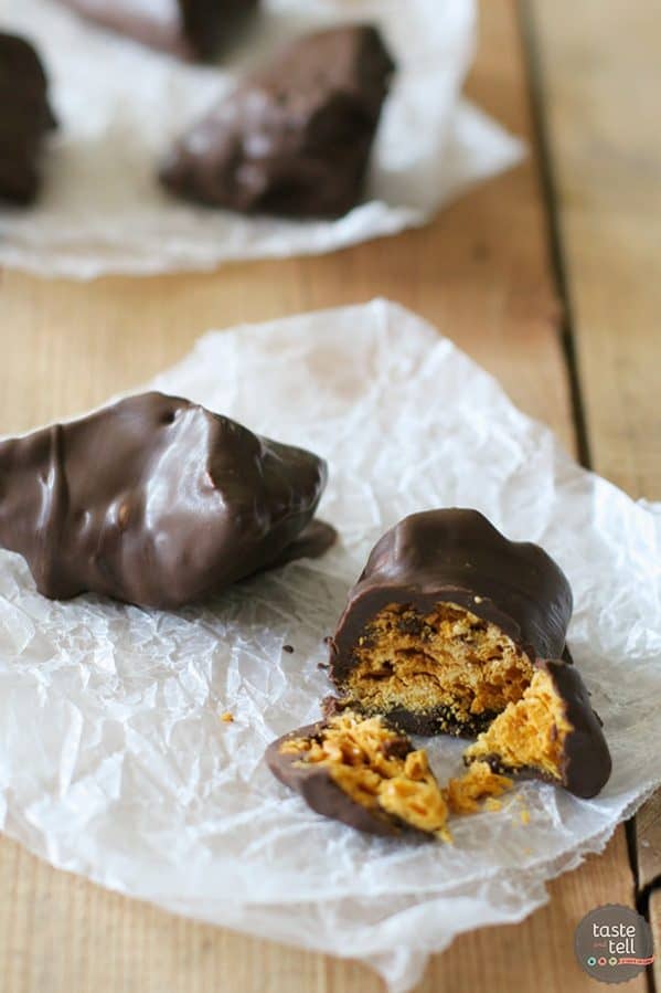 You only need 4 ingredients to make this crunch toffee that is covered in chocolate. This Sponge Toffee has a light, rigid, sponge-like texture that melts in your mouth.