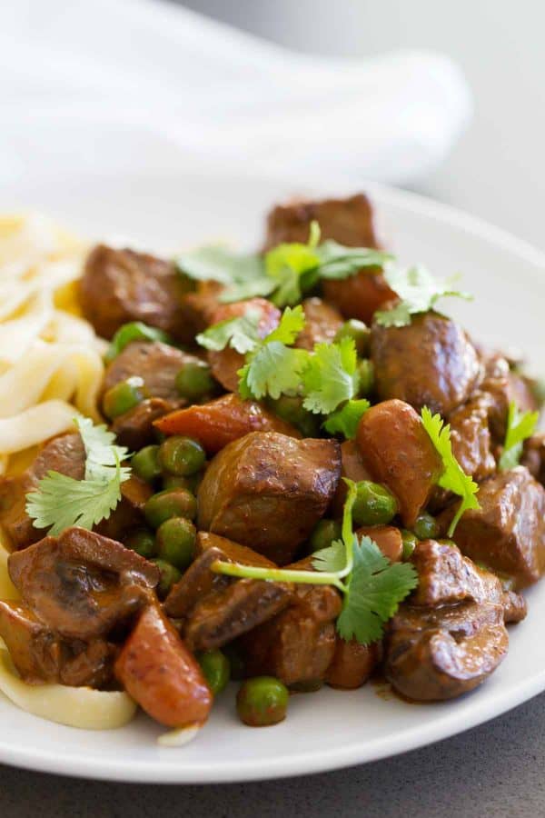 This Chili Beef and Vegetables is so comforting and hearty - chunks of beef are coated with chili powder, then combined with lots of veggies. Serve over noodles, or eat as is!