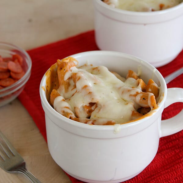 Pepperoni Pizza Mac and Cheese | www.tasteandtellblog.com