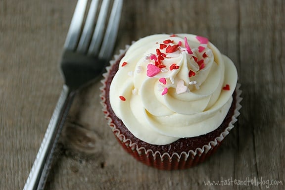 Red Velvet Cupcakes with White Chocolate Frosting - no red food coloring!