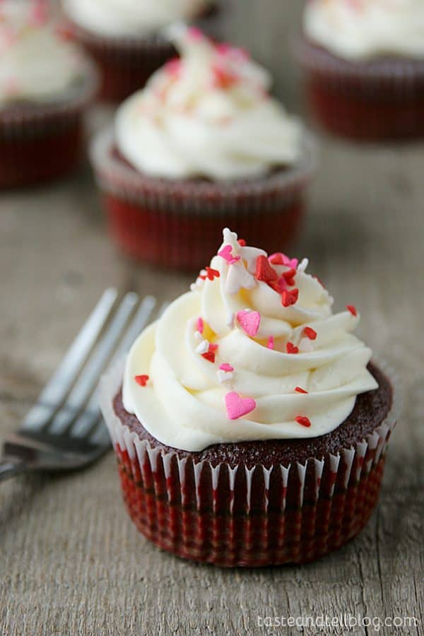 Red Velvet Cheesecake Cupcakes - Taste and Tell