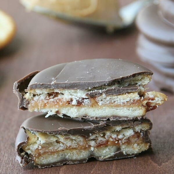 A little bit salty and a little bit sweet, these peanut butter and jelly filled, chocolate covered cracker cookies make the perfect afternoon snack.