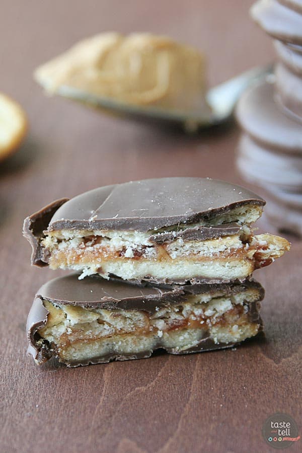 A little bit salty and a little bit sweet, these peanut butter and jelly filled, chocolate covered cracker cookies make the perfect afternoon snack.