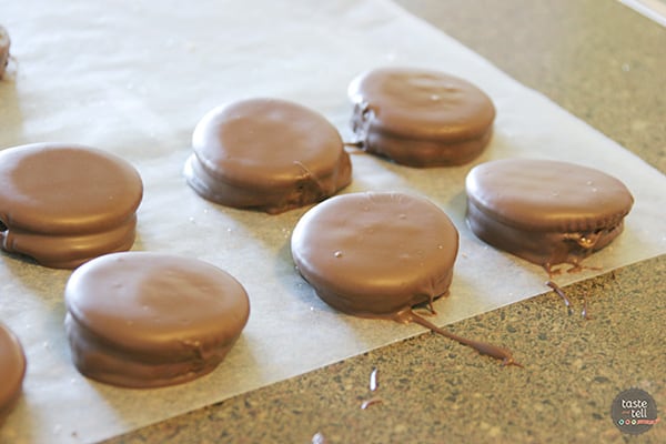 How to make Peanut Butter and Jelly Cracker Cookies