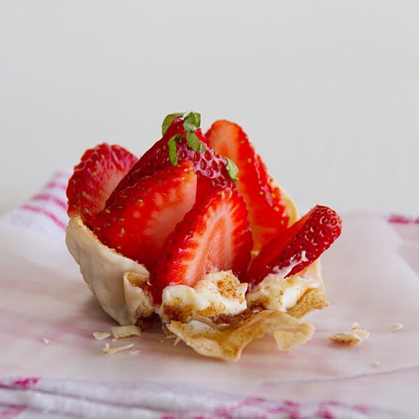 Strawberry Wonton Cups | www.tasteandtellblog.com