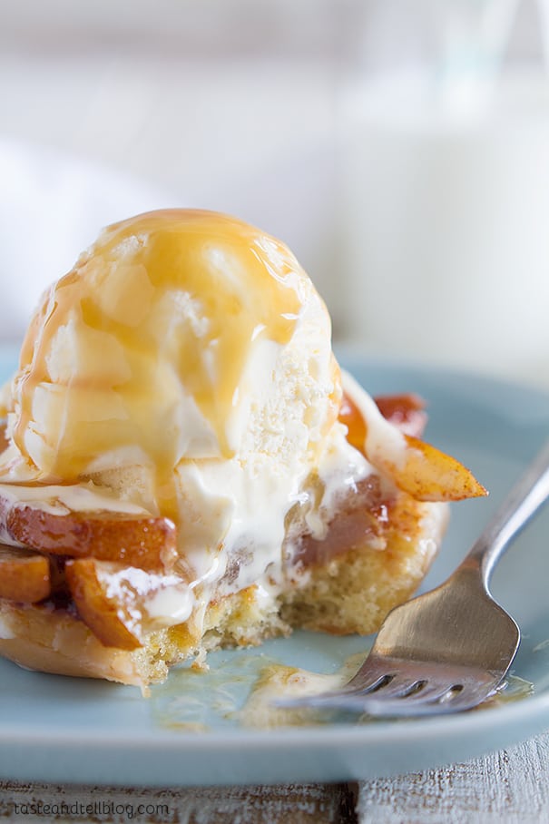 Delicious Grilled Doughnut and Pear Sundae Recipe