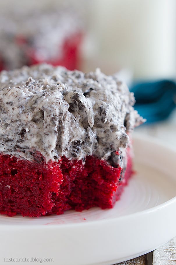 The perfect red velvet cake - Red Velvet Sheet Cake Recipe with Cookies and Cream Frosting