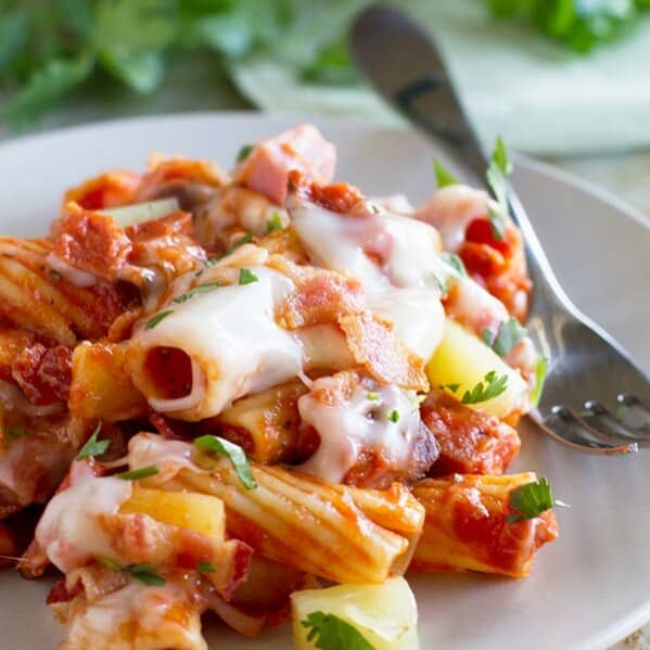 You only need one pan to make this Hawaiian pizza inspired Hawaiian One Pan Pasta.