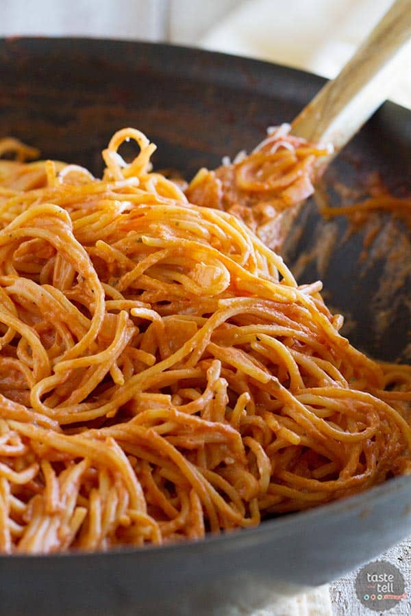 Easy weeknight dinner - Creamy One Pot Spaghetti