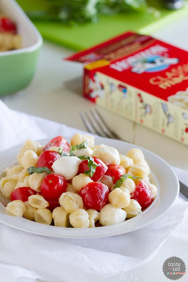 Easy Caprese Mac and Cheese - the perfect weeknight dinner!