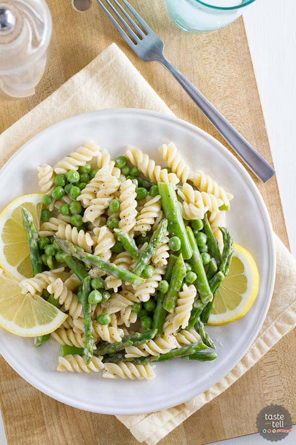 Lemon Cream Sauce Pasta with Asparagus and Peas