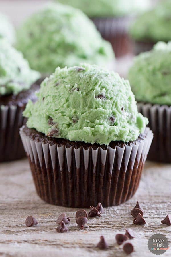 The flavors of mint chocolate chip ice cream meets cookie dough in this delicious frosting that mint lovers will go crazy for.