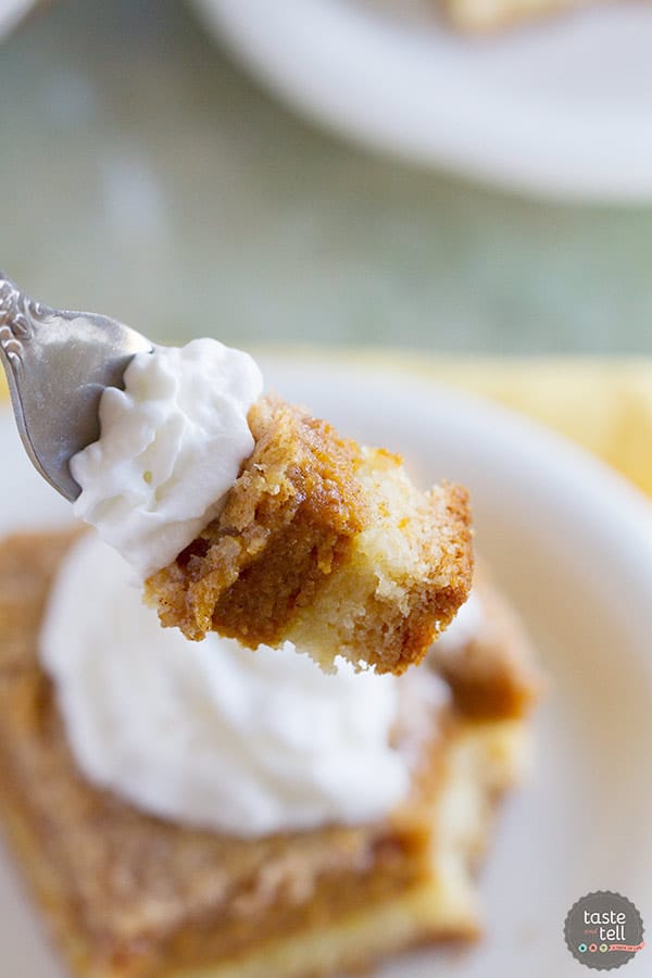 Fork full of pumpkin pie cake.