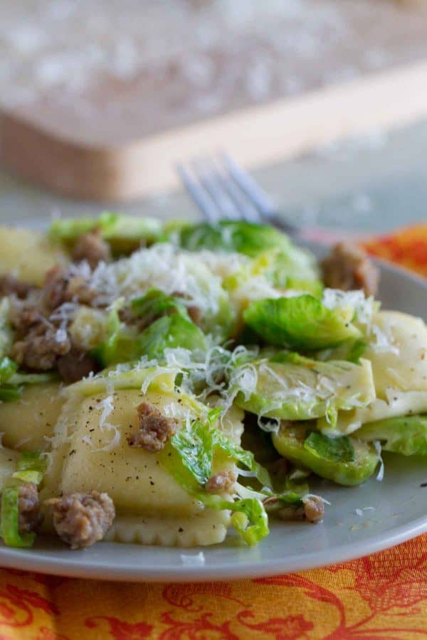 Looking for an easy, fast, dinner with less than 10 ingredient? This Easy Ravioli with Sausage and Brussels Sprouts comes together in well under 30 minutes and is delicious and filling.