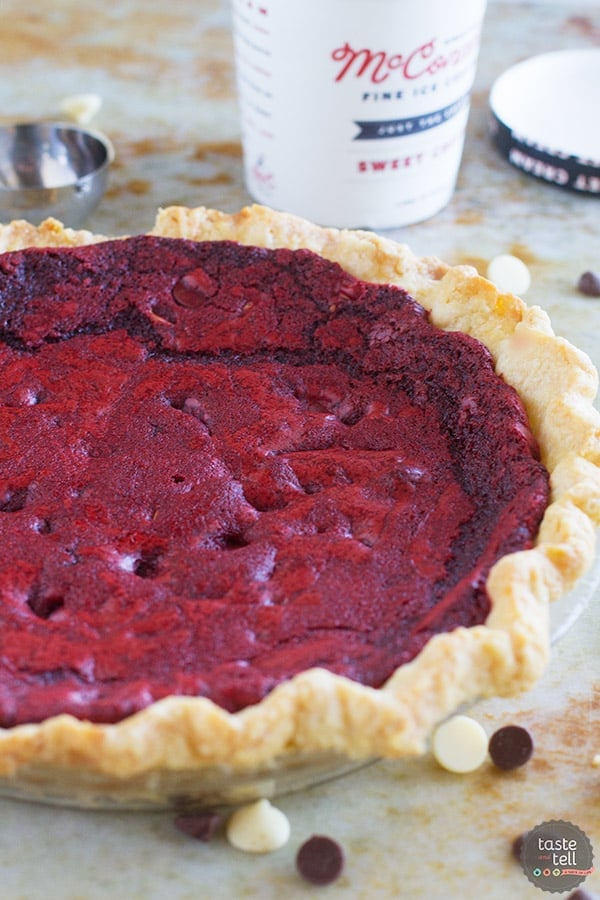 Can’t decide between a pie or a cookie? Get the best of both worlds with this Red Velvet Cookie Pie. This is the perfect holiday pie!