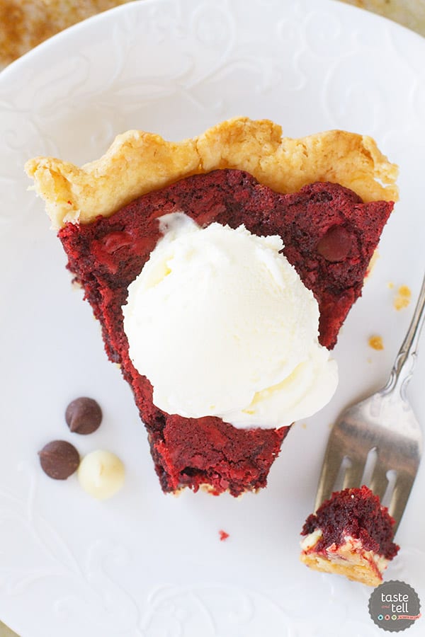 Can’t decide between a pie or a cookie? Get the best of both worlds with this Red Velvet Cookie Pie. This is the perfect holiday pie!