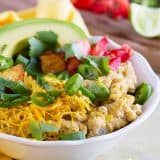 Start your morning with this breakfast bowl to top all breakfast bowls! Filling and full of flavor, this Southwestern Breakfast Bowl is the perfect breakfast.