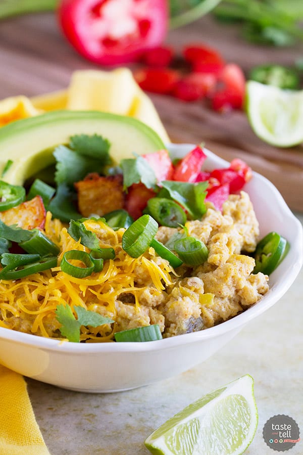 Start your morning with this breakfast bowl to top all breakfast bowls! Filling and full of flavor, this Southwestern Breakfast Bowl is the perfect breakfast.