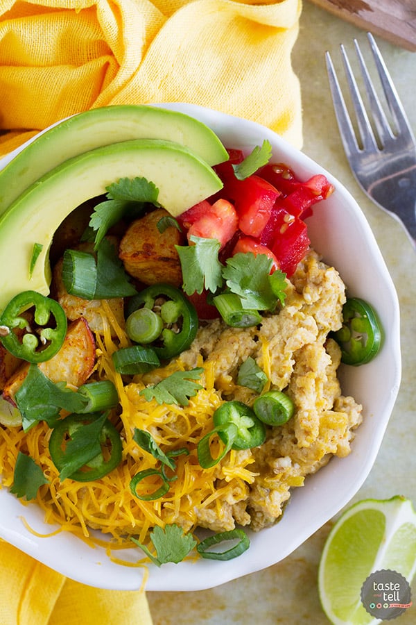 Start your morning with this breakfast bowl to top all breakfast bowls! Filling and full of flavor, this Southwestern Breakfast Bowl is the perfect breakfast.