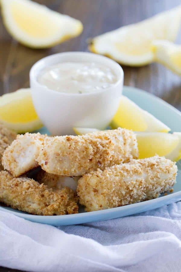 These family friendly Crispy Fish Sticks will be a hit with both the kids and the adults. This recipe is a hit with only 5 ingredients and only 210 calories per serving.
