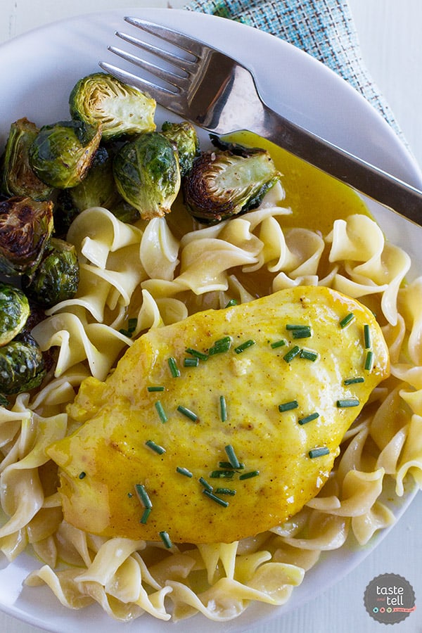 Looking for a chicken dinner with a little bit of bold flavor? This Honey Curried Chicken is an easy chicken dinner with only 6 ingredients and 10 minutes prep time.