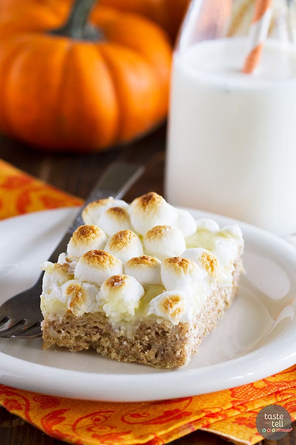 A twist on a summer staple - these Pumpkin Spice S’mores Treats are filled with warm autumn spices and lots of sweet deliciousness.