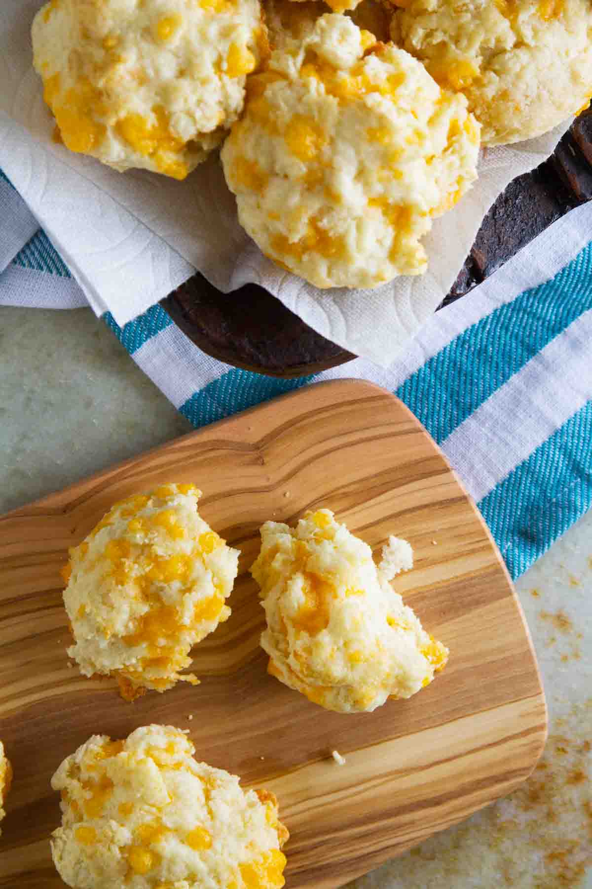Garlic and cheddar sour cream biscuits with melted cheddar