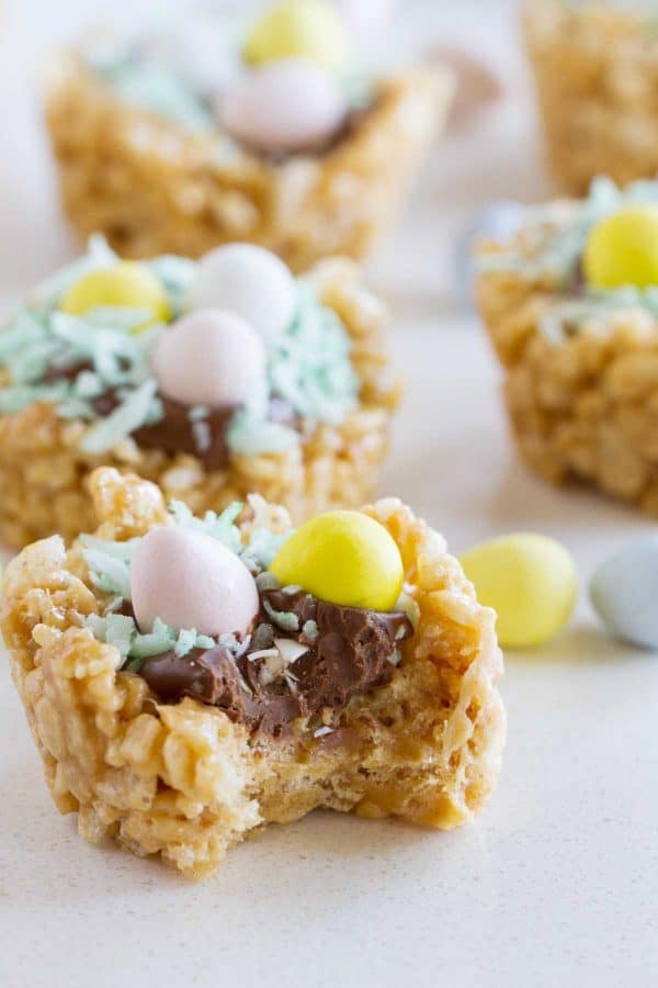 Easter treats have never been so delicious! These Easter Basket Scotcheroos take a favorite dessert and turn them into a fun Easter treat.