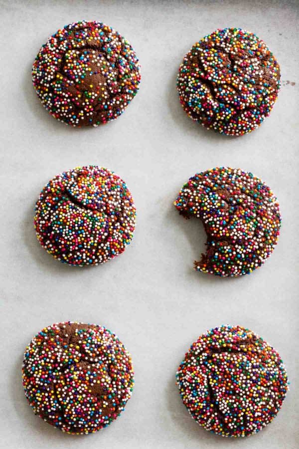 The Pretty Dish Recipe - Chocolate Crinkle Sprinkle Cookies