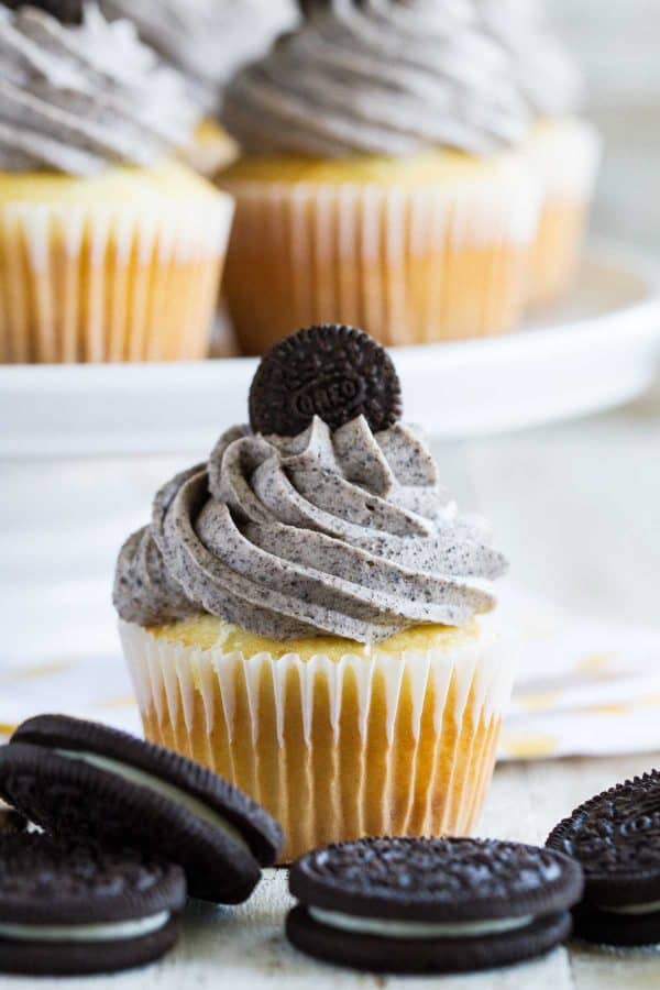 Oreo Cupcake Recipe filled with Marshmallow Filling