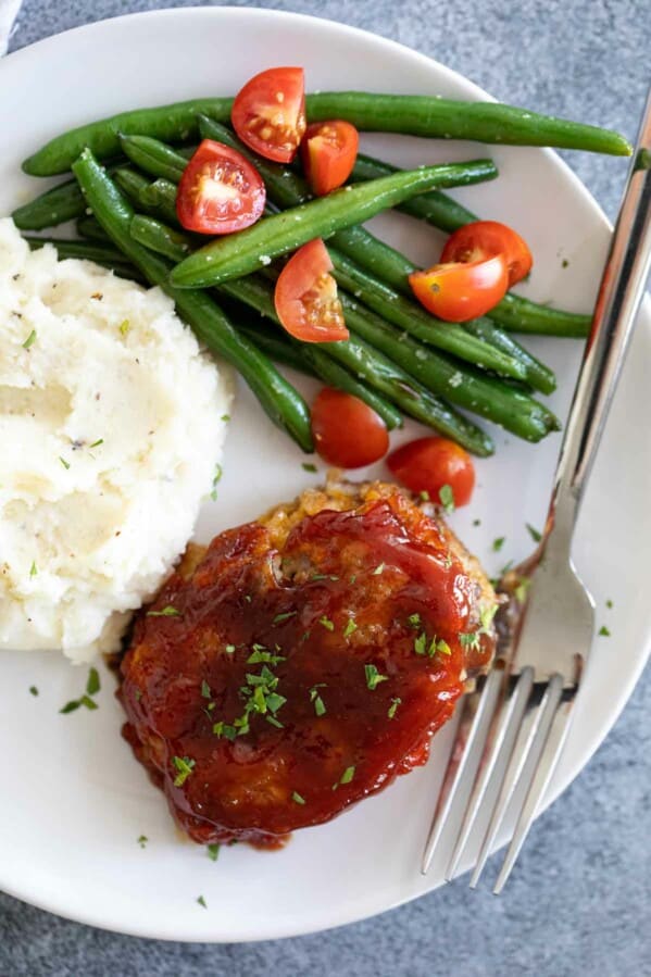 dinner plate with mini meatloaf