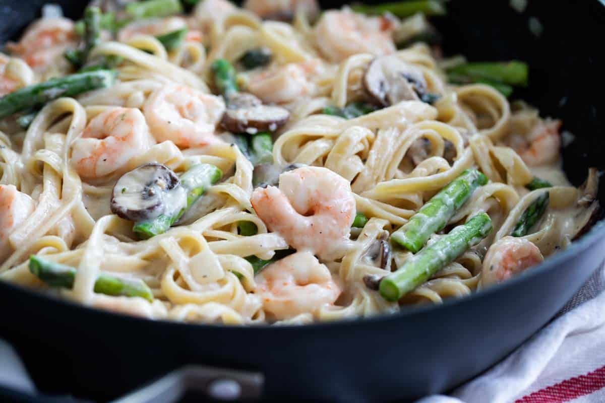 Alfredo pasta with shrimp and asparagus.