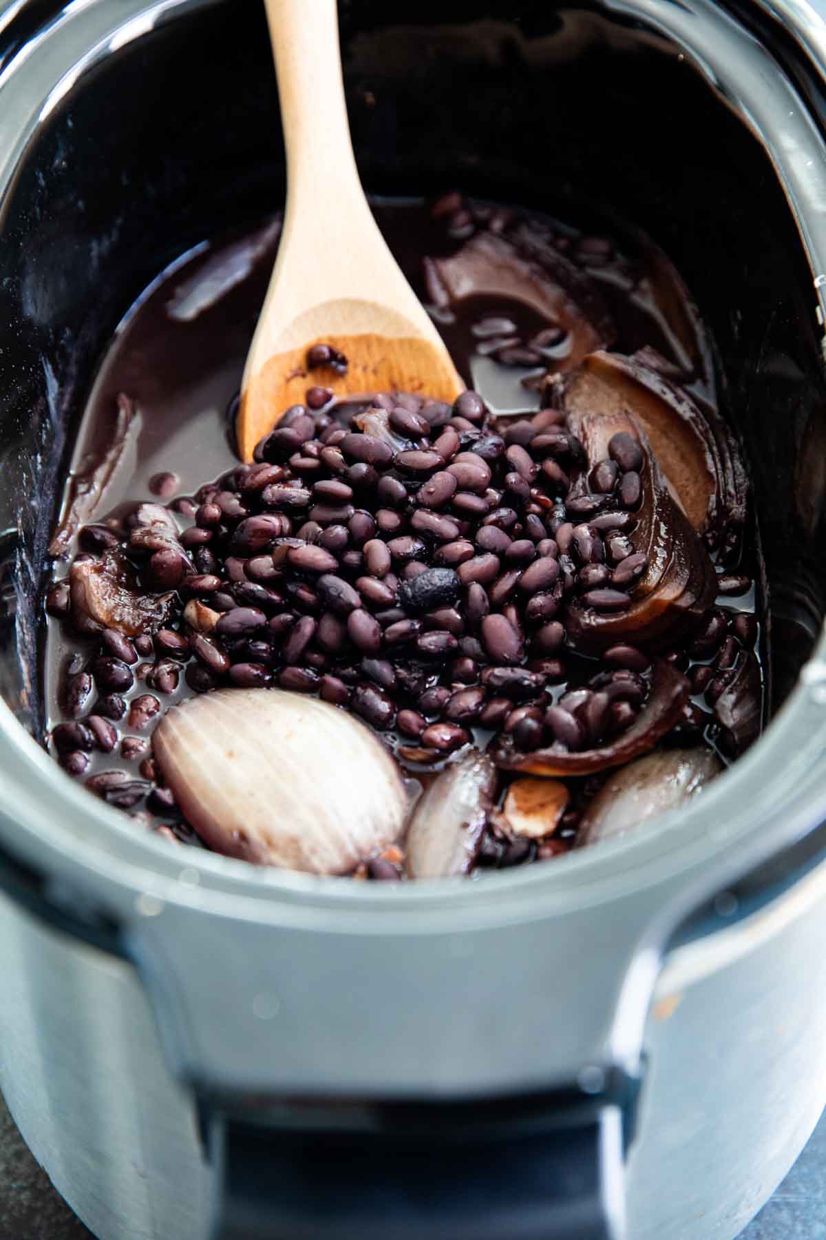 black beans with onions in a slow cooker.