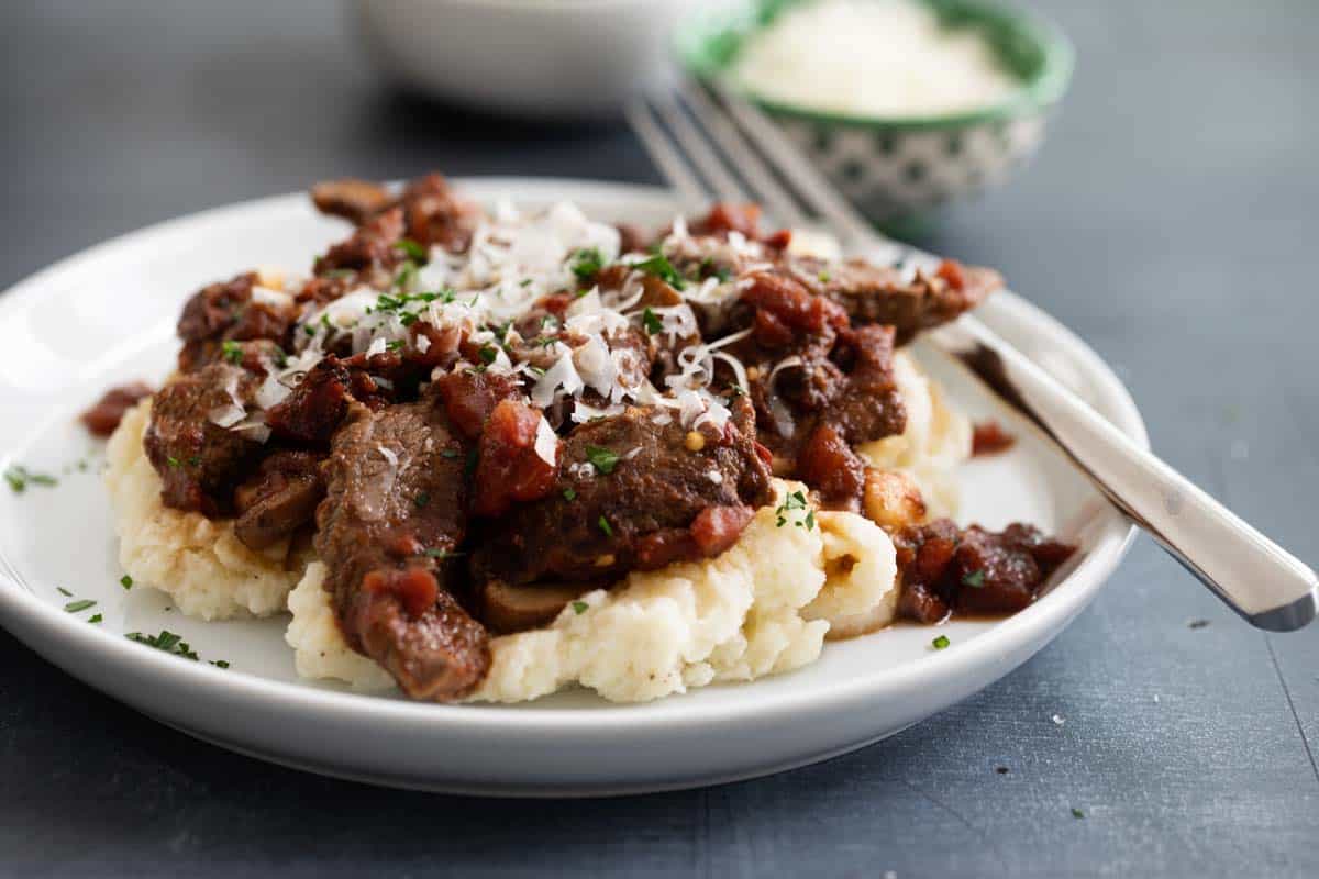 Ragu recipe filled with steak, tomatoes and mushrooms