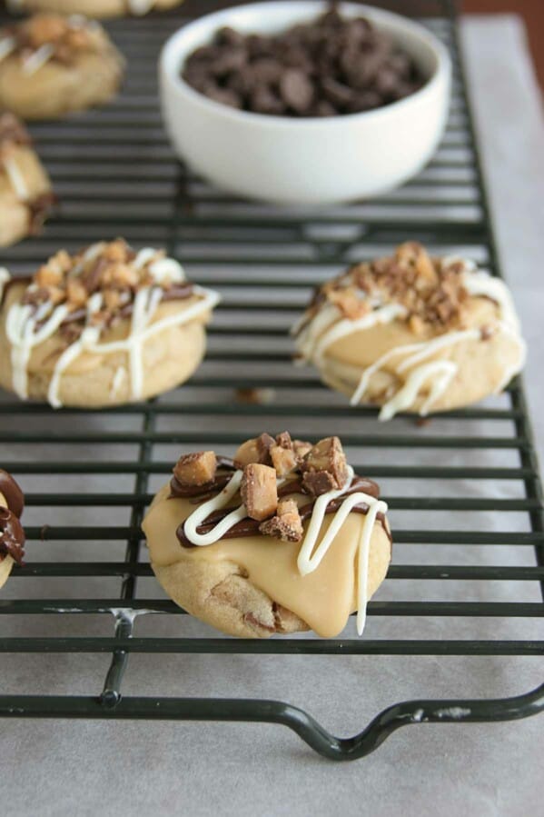 Toffee cookies topped with caramel icing and toffee