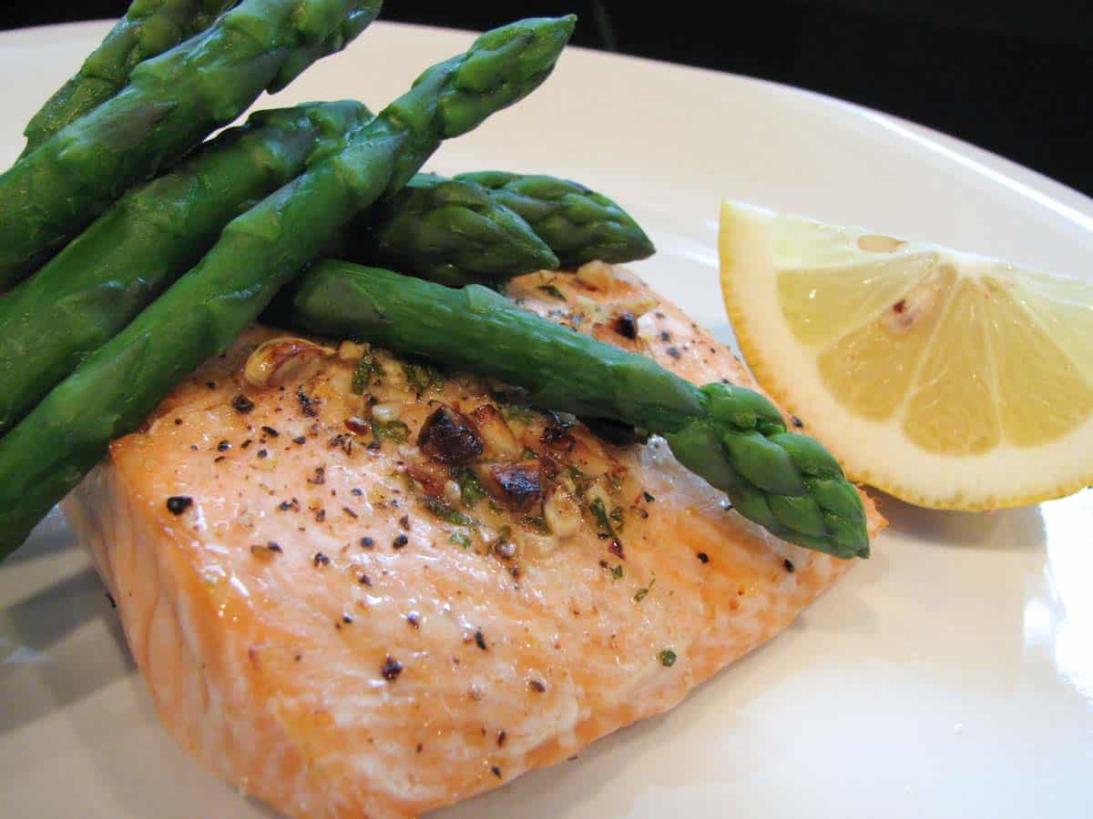 Grilled Salmon served with asparagus