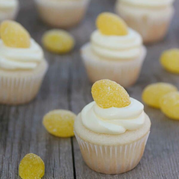 Cupcakes with Lemon Buttercream