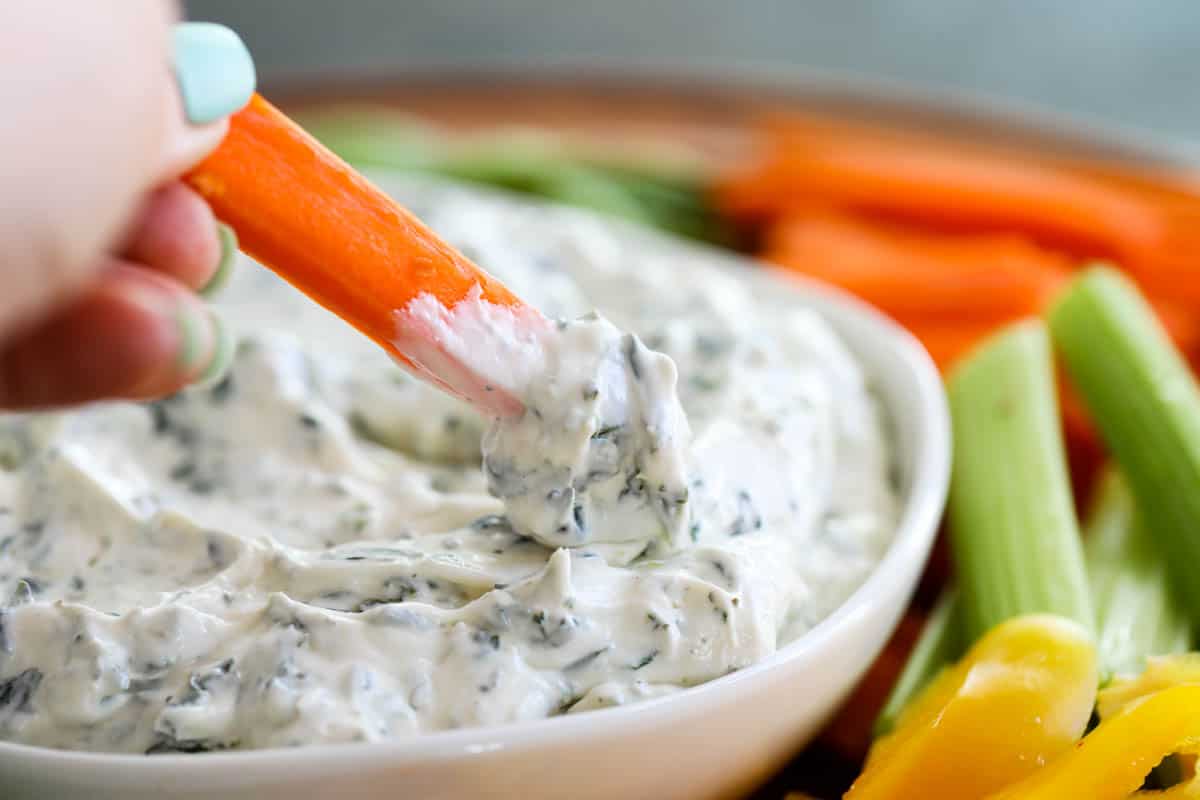 texture of creamy spinach dip