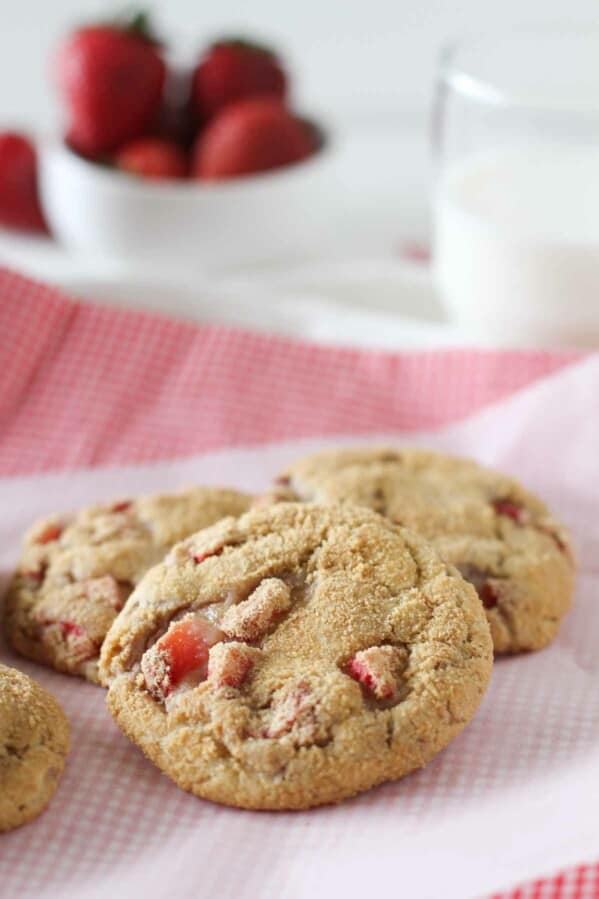 Soft Cheesecake Cookies with Strawberries