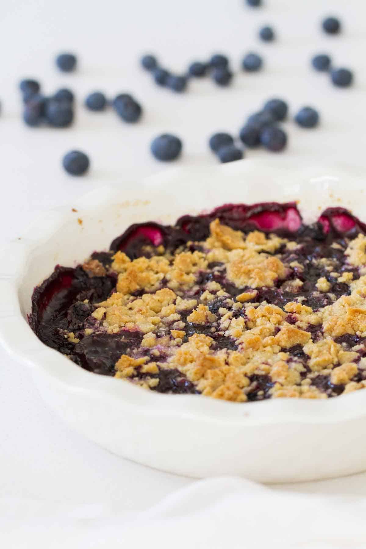 blueberry crisp with crunchy topping