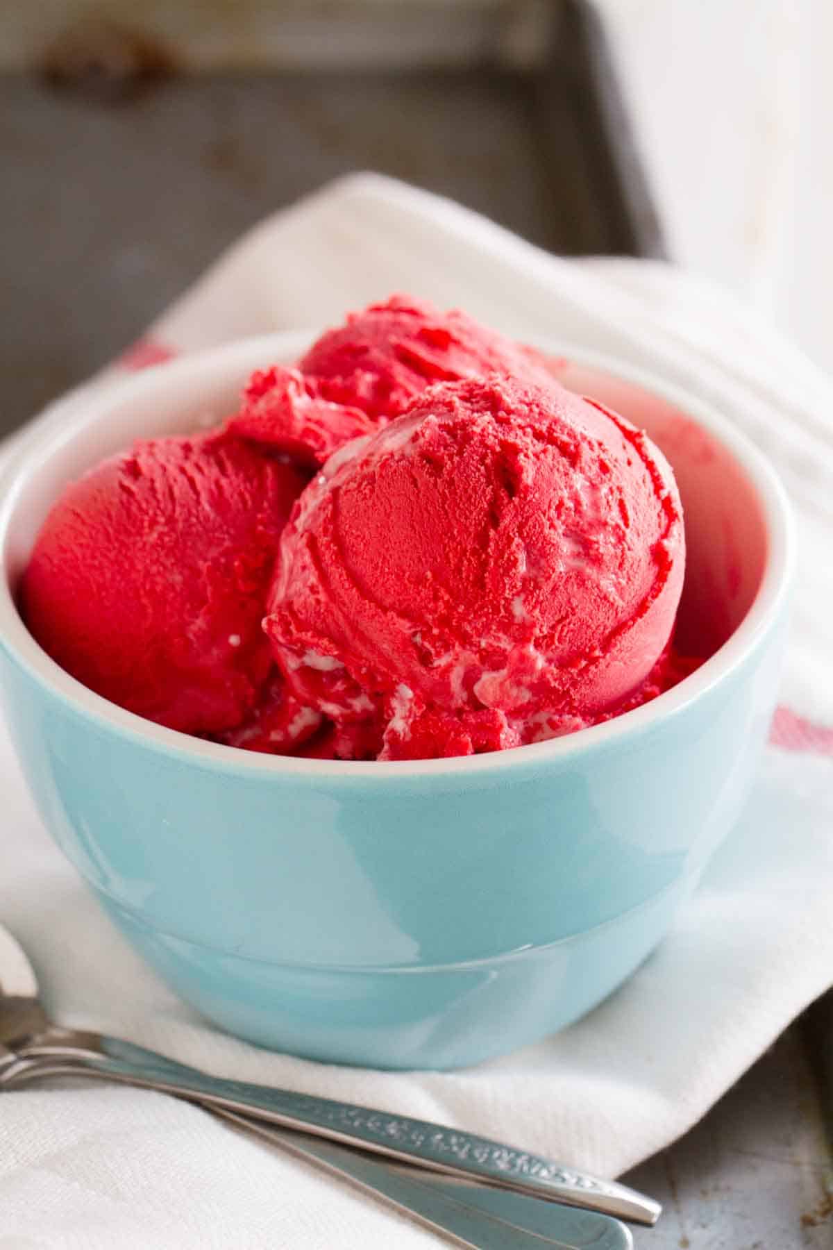 red velvet ice cream in a blue bowl