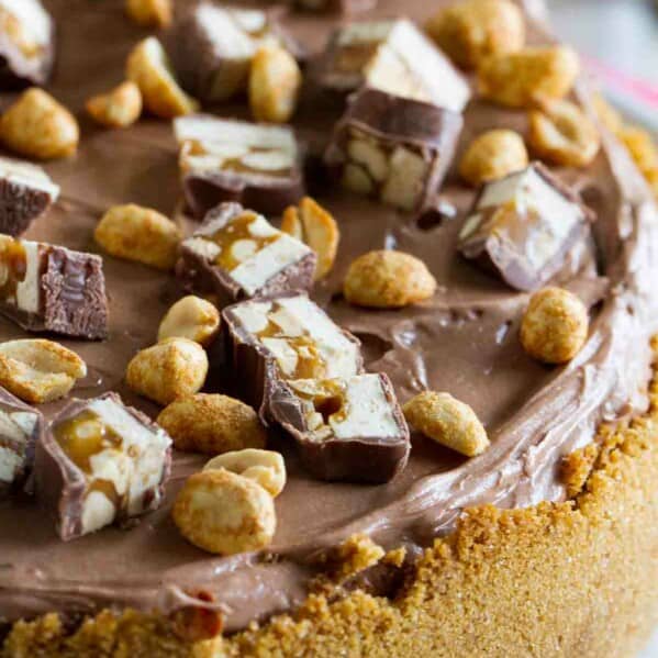 close up of Snickers Cheesecake