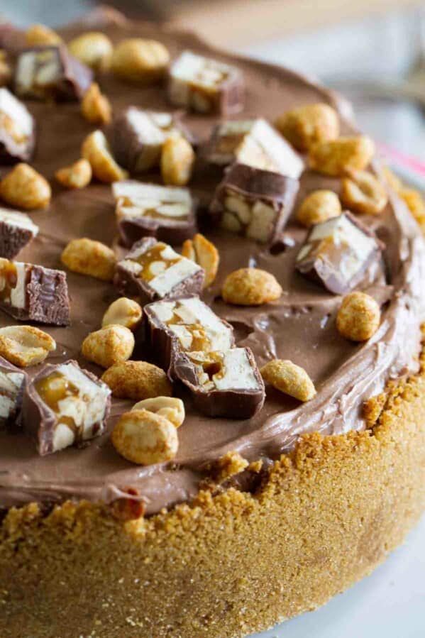 close up of Snickers Cheesecake